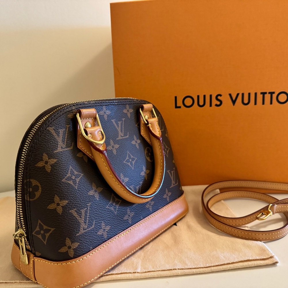 Louis Vuitton Alma bb 💲1️⃣8️⃣0️⃣0️⃣